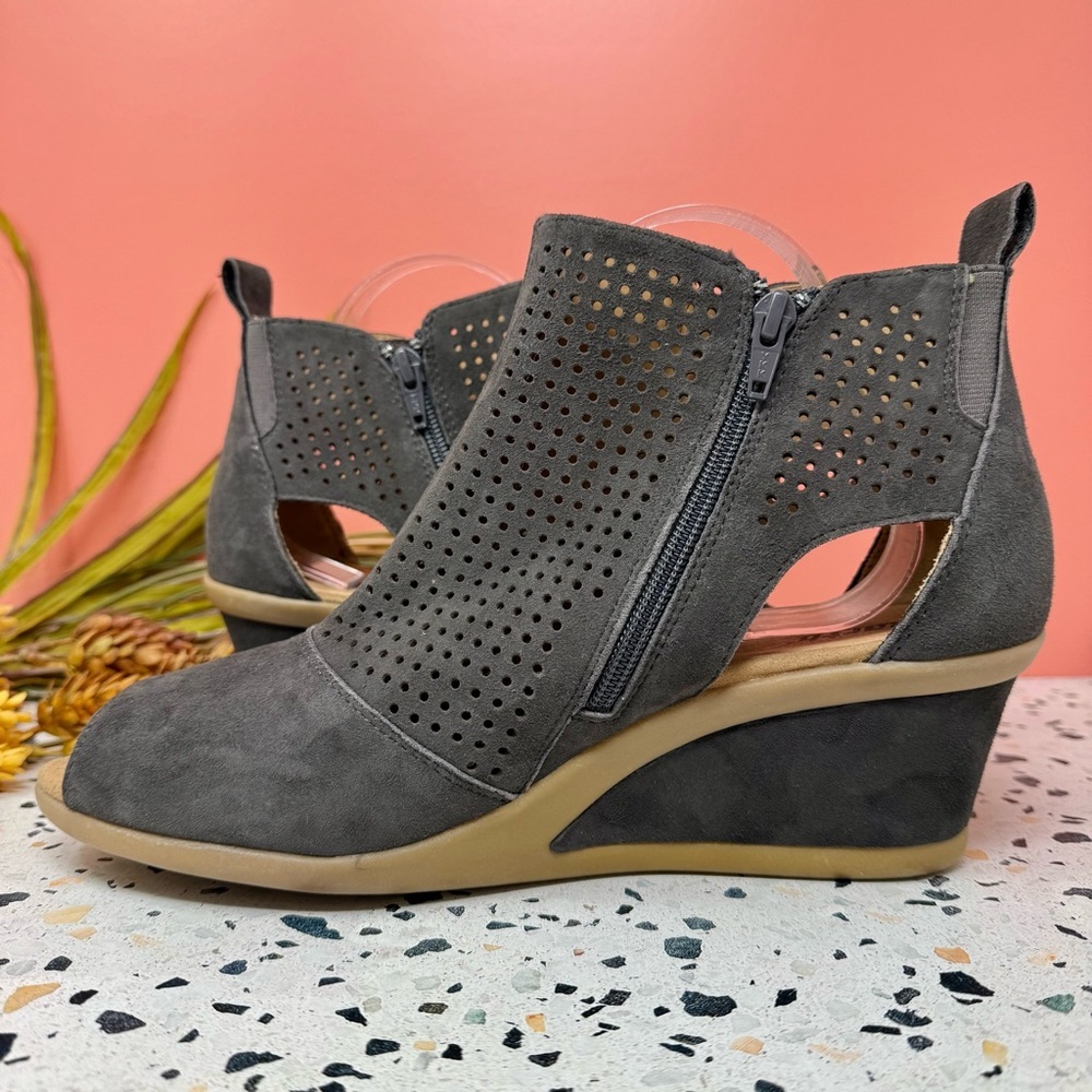 Earth Origins Cosmos Gray Suede Women’s Wedge Double Zip Peep Toe Booties Sz 12 - Picture 6 of 13
